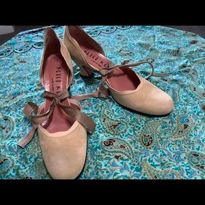 Peter Kent suede low heel vintage style shoes size 38 1/2 made in Italy.